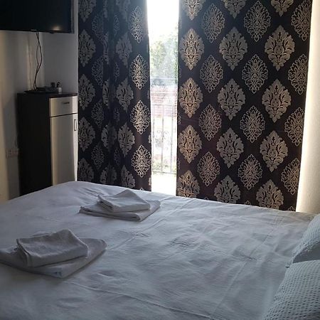 Apartament Teo Caransebes Luaran gambar