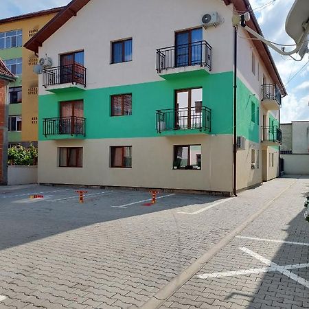 Apartament Teo Caransebes Luaran gambar