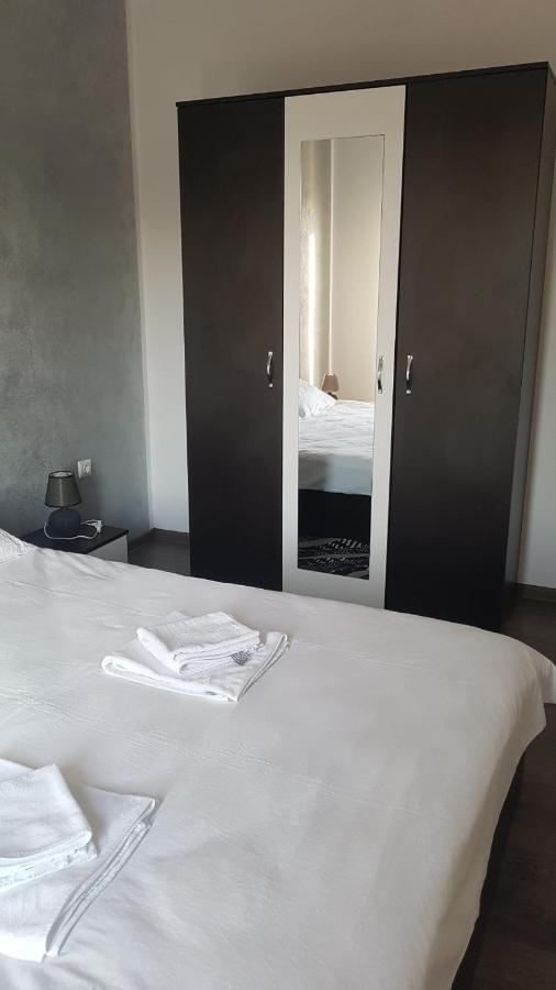 Apartament Teo Caransebes Luaran gambar