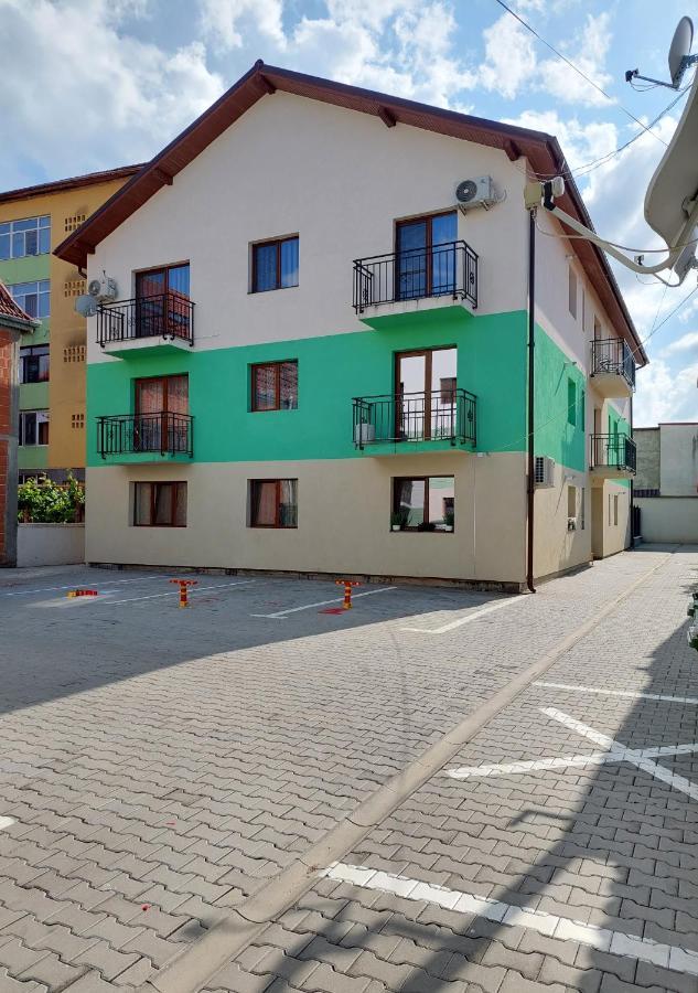 Apartament Teo Caransebes Luaran gambar